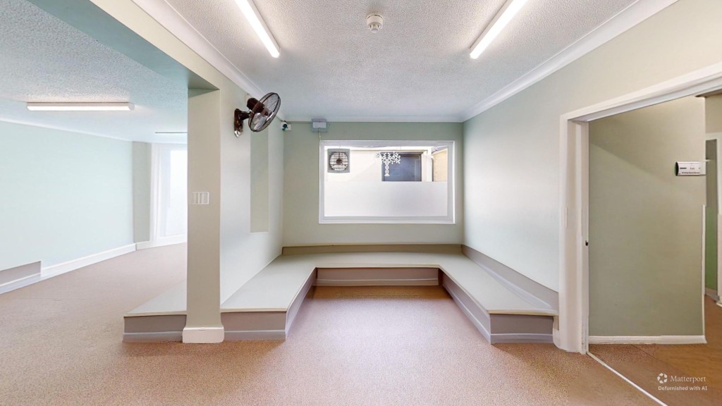 Lot: 170 - VACANT DOCTORS SURGERY WITH POTENTIAL - Room three